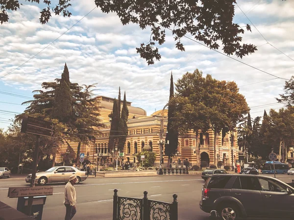 TBILISI, GEORGIA - OUTUBRO 07, 2018: Férias anuais "Tbilisoba". State Opera e Ballet Theater nomeado após Z. Paliashvili — Fotografia de Stock