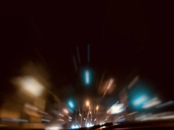 Effetto sfocatura movimento astratto. Le luci delle strade. Vista dalla macchina — Foto Stock