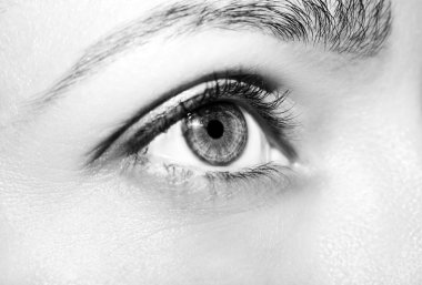 Güzel, anlayışlı bir kadın bakışı..