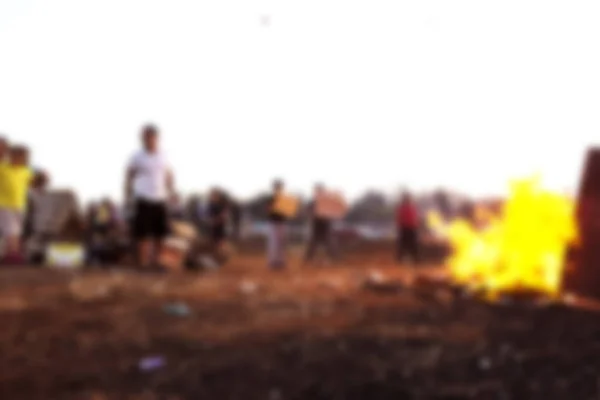 抽象模糊背景。节日的滞后 Baomer 篝火在以色列. — 图库照片