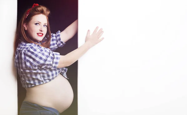 Fashionable redhead pregnant woman in pin up style — Stock Photo, Image
