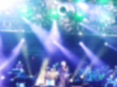 Bulanık arka plan. Seyirci ile konser bokeh aydınlatma.