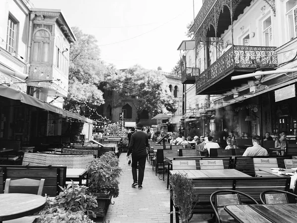 Tiflis, Gürcistan - 07 Temmuz 2018: Pencere ve balkon Tiflis, Gürcistan — Stok fotoğraf