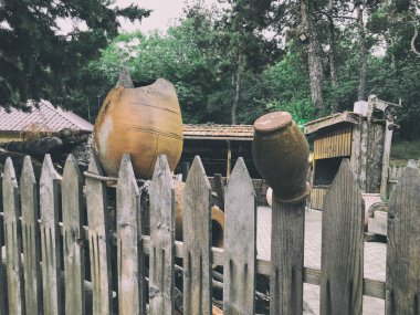 Tiflis 'teki Mtatsminda Parkı. Gürcistan Ulusal Mutfağı Restoranı