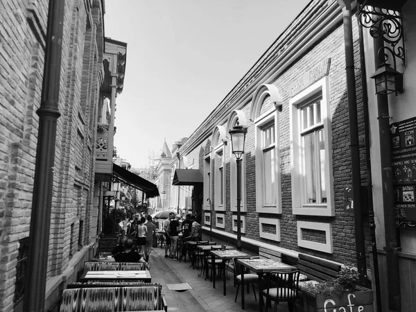 Tiflis, Gürcistan - 10 Temmuz 2018: Eski Tiflis mimarisi, pencere ve balkon dış dekor Tiflis, Gürcistan — Stok fotoğraf