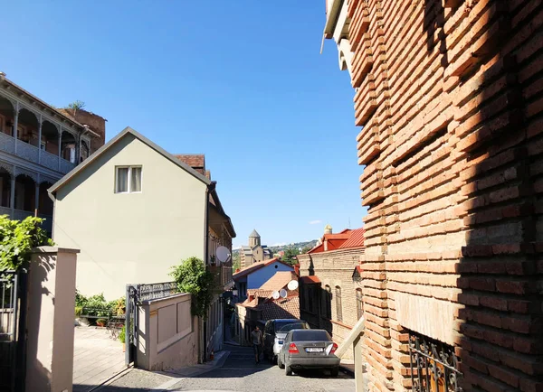 TBILISI, GEORGIA - JULY 16 2018: The old district of the city  in Tbilisi, Georgia — Stock Photo, Image