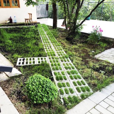 Yazlık açık. İçinde belgili tanımlık yarda köyüdür