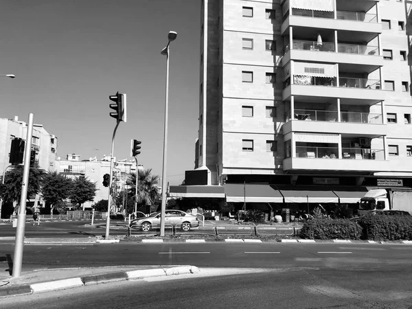 РИШОН-ЛЕ-ЗИОН, ИЗРАИЛЬ - 27 июня 2018 года: Здание в Ришон-ле-Ционе, Израиль — стоковое фото