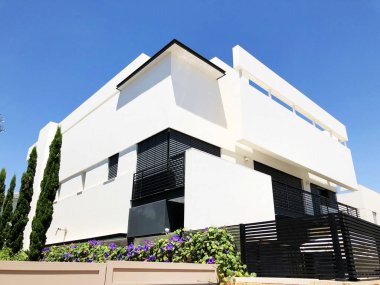 Rishon Le Zion, İsrail - 27 Haziran 2018: Modern bina Rishon Le Zion, İsrail