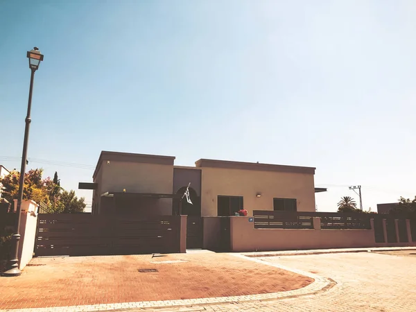 Rishon Le Zion, İsrail - 27 Haziran, 2018:Private modern ev sokaklarda Rishon Le Zion, İsrail