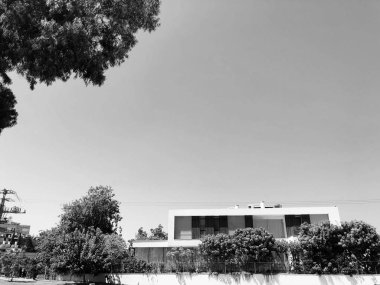 Özel modern ev ve ağaçlar sokaklarda Rishon Le Zion, İsrail