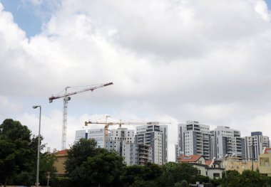 Endüstriyel İnşaat vinçleri ve Evleri inşaatı.