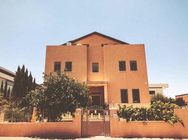 Rishon Le Zion, İsrail - 27 Haziran 2018: özel ev ve ağaçlar Rishon Le Zion, İsrail