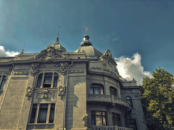 Tbilisi, Gruzja - 20 września 2018: Zobacz starych Dworec główny Bank Tbc miasta Tbilisi, D.Agmashenebeli st. — Zdjęcie stockowe