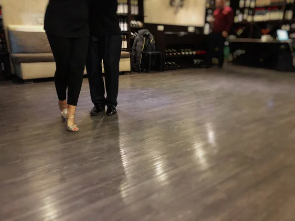 Çift, bacakları hareket, anlık görüntü yakın dans tango — Stok fotoğraf