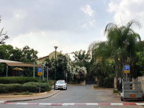 RISHON LE ZION, ISRAEL - 2 de agosto de 2018: Calle en Rishon Le Zion, Israel — Foto de Stock