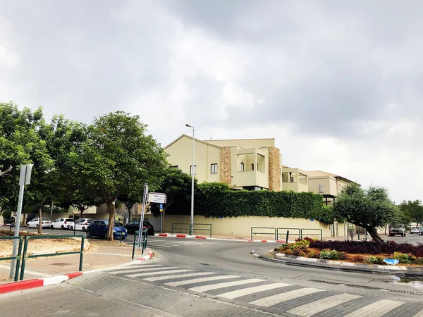 RISHON LE ZION, ISRAEL - 2 de agosto de 2018: Calle en Rishon Le Zion, Israel — Foto de Stock