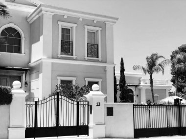 Rishon Le Zion, İsrail - 27 Haziran 2018: özel ev ve ağaçlar Rishon Le Zion, İsrail