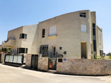 Rishon Le Zion, İsrail - 27 Haziran 2018: Modern bina Rishon Le Zion, İsrail
