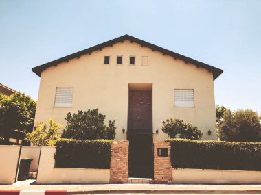 Rishon Le Zion, İsrail - 27 Haziran 2018: özel ev ve palmiye ağaçları Rishon Le Zion, İsrail.