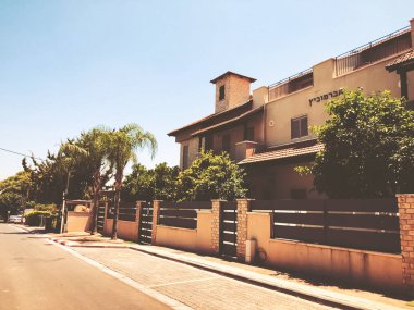 Rishon Le Zion, İsrail - 27 Haziran 2018: Modern bina Rishon Le Zion, İsrail