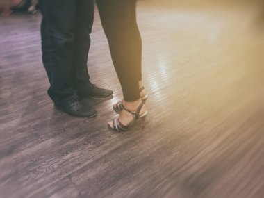 Çift, bacakları hareket, anlık görüntü yakın dans tango
