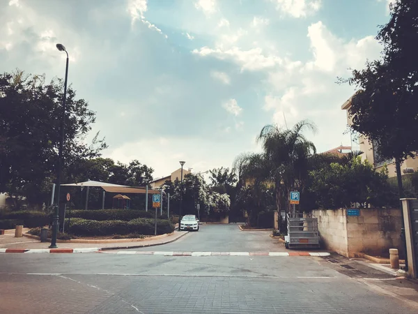 RISHON LE ZION, ISRAEL - 2 de agosto de 2018: Calle en Rishon Le Zion, Israel — Foto de Stock