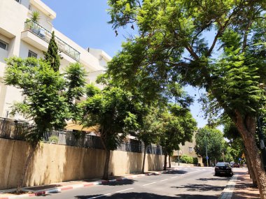 Rishon Le Zion, İsrail - 9 Ağustos 2018: özel ev ve ağaçlar Rishon Le Zion, İsrail