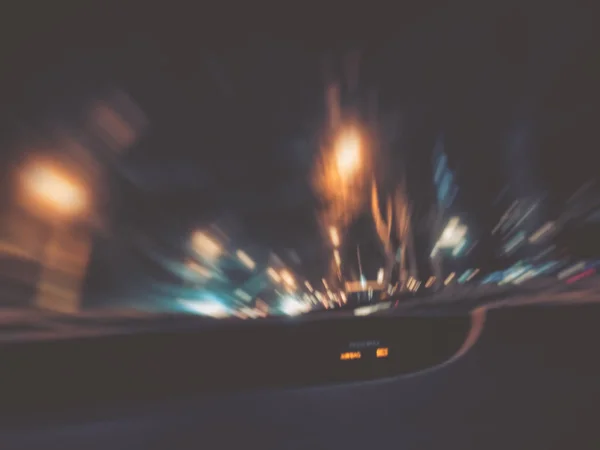Effetto sfocatura movimento astratto. Le luci delle strade. Vista dalla macchina — Foto Stock