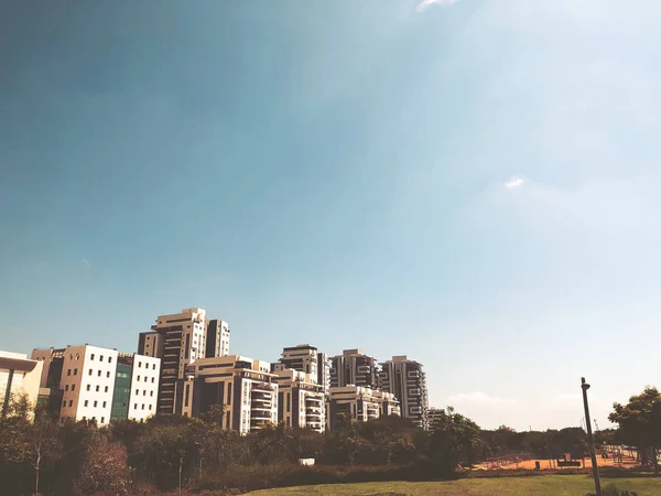  Konut ve bitkiler Rishon Le Zion, İsrail