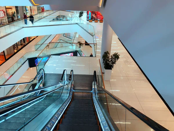 Tiflis, Gürcistan - 11 Ekim 2018: Alışveriş Merkezi 'Galleria