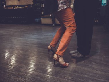 Çift, bacakları hareket, anlık görüntü yakın dans tango