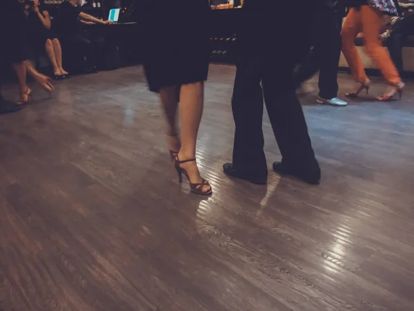Tango dancing couple, legs in motion, snapshot in close — Stock Photo, Image