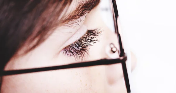 Porträt Eines Jungen Mit Brille Der Nähe Makro Studioaufnahme — Stockfoto