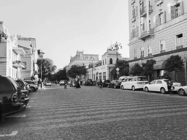 TBILISI, GEORGIA - OCTOBER 19, 2018: View of Tbilisi town, Agmashenebeli st. The facade of the building against the sky — Stock Photo, Image