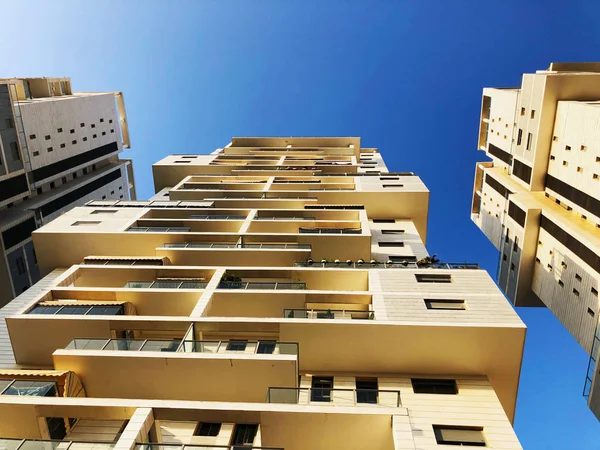 RISHON LE ZION, ISRAEL -December 4, 2018:  Residential buildings  in Rishon Le Zion, Israel — Stock Photo, Image