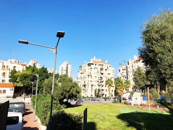RISHON LE ZION, ISRAEL -December 4, 2018:  Residential buildings  in Rishon Le Zion, Israel — Stock Photo, Image