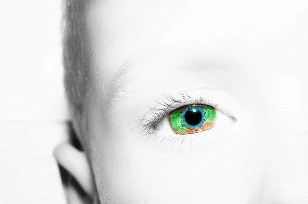 A beautiful insightful look boy eye. Close up shot — Stock Photo, Image