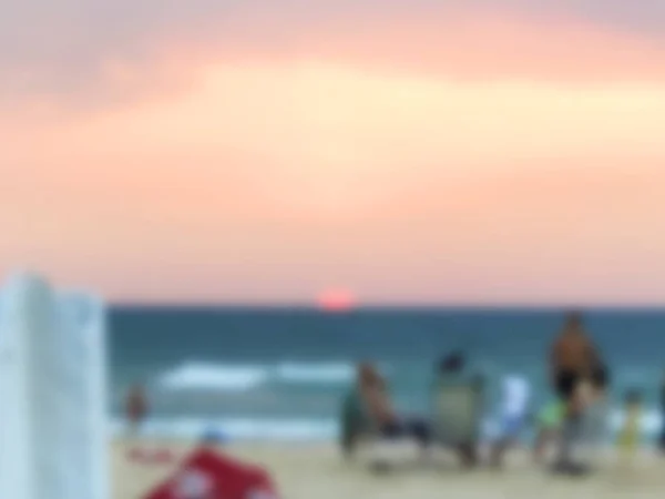 Tramonto sulla spiaggia con bel cielo. Alba sulla spiaggia — Foto Stock