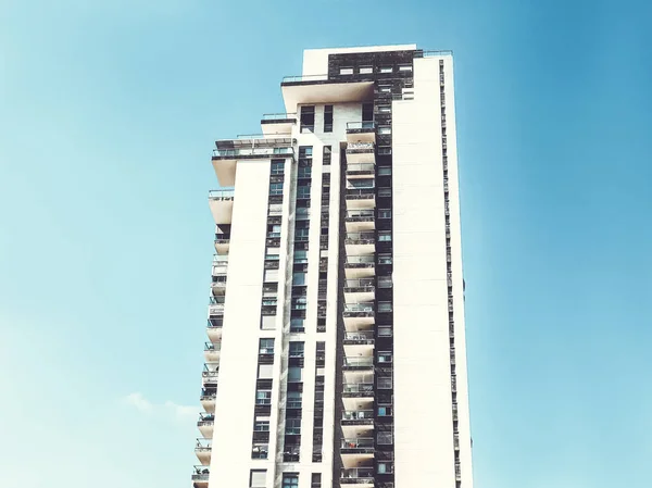 ГОЛОН, ИЗВЕСТИЯ - 2 СЕНТЯБРЯ 2019 года: Высотные жилые дома в Холоне, Израиль . — стоковое фото