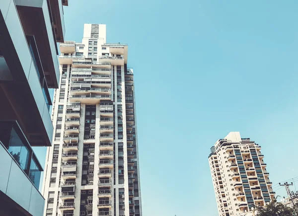 ГОЛОН, ИЗВЕСТИЯ - 2 СЕНТЯБРЯ 2019 года: Высотные жилые дома в Холоне, Израиль . — стоковое фото