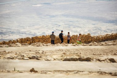 Masada, İsrail - 22 Mart 2019: Masada Kalesi, antik sur İsrail'üstüne bir izole rock Yaylası bulunmaktadır