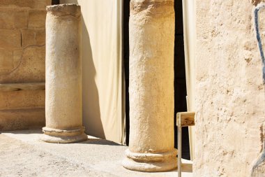 Masada Kalesi, Antik sur üstüne bir izole rock Yaylası yer alan İsrail