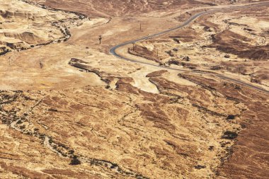 Düşük çölde Masada güneşli bir günde görüntülemek