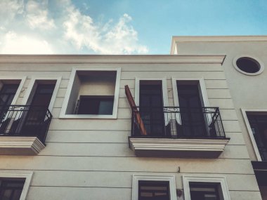 Evde merkezi Rishon Le Zion, İsrail.