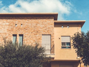 Evde merkezi Rishon Le Zion, İsrail.