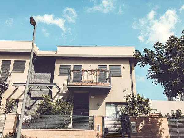 House in the center of Rishon Le Zion, Israel. — Stock Photo, Image