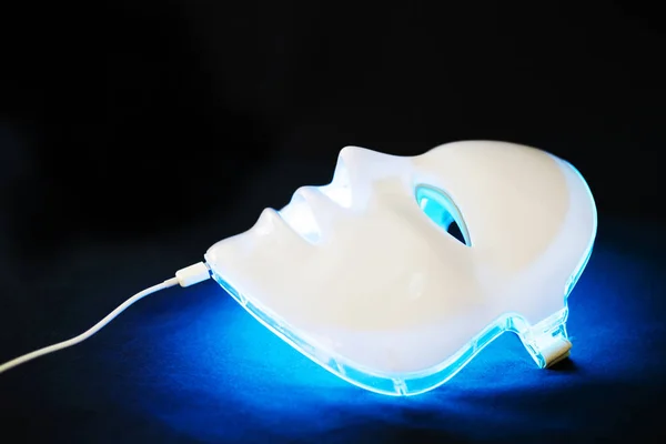 Light rejuvenating mask for facial skin therapy