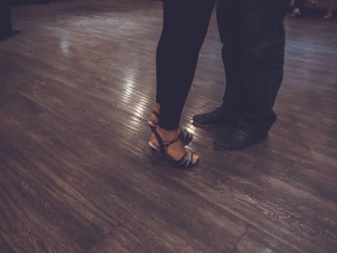 Çift, bacakları hareket, anlık görüntü yakın dans tango