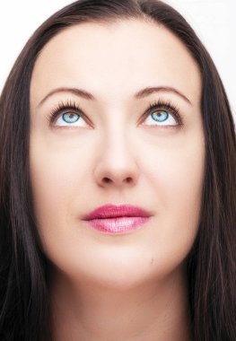 Güzel yüzlü, güzel gözlü bir portre. 